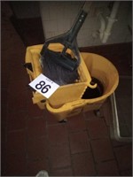 INDUSTRIAL MOP & MOP BUCKET