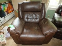 ROCKER RECLINER WITH STORAGE IN ARMS