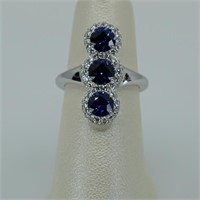 Ladies 18kt white gold blue sapphire diamond ring