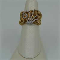 Ladies 18kt yellow gold wide wire fashion ring