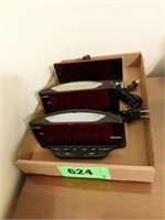 FLAT OF 3 ALARM CLOCKS