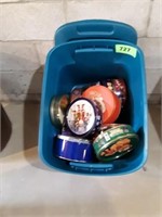 TOTE WITH METAL TINS