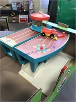 FISHER PRICE AIRPORT, NO ACCESSORY PIECES