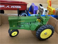 John Deere 70 diecast metal Ertl toy tractor 1/16