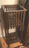 VINTAGE WOODEN PLANT STAND