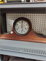 Vtg. New Haven Mantel Clock-has pendalum