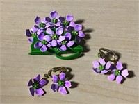 PIN AND MATCHING EARRINGS - FLOWERS