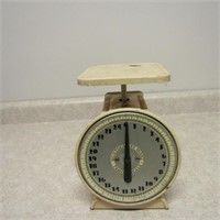 Vintage Montgomery ward Family scale.