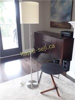 Contemporary End Table & Lamp