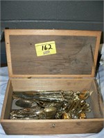 BOX WITH GOLDEN FLATWARE