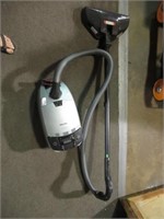 MIELE VACUUM - WORKS FINE