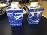 blue willow vases