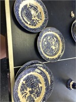 5 blue willow plates
