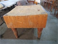 EARLY SOLID WOOD BUTCHER BLOCK TABLE