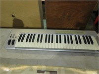 M-AUDIO KEYBOARD IN ORG BOX