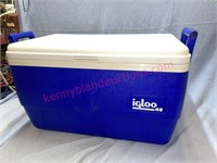 Nice Igloo 48 chest cooler w/tray
