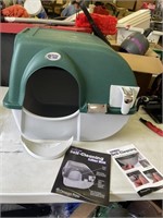 New self cleaning litter box