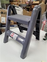 New Rubbermaid EZ step folding step stool