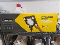 New LED worklight stand solar powered