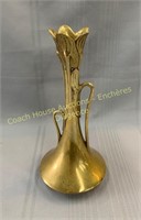 Signed brass vase en laiton signé, 10.5" h