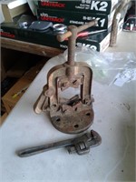 SMALL PIPE VISE & SMALL PIPE WRENCH