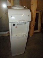 GE Working Hot & Cold 5 Gallon Water Cooler