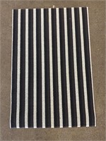 STRIPPED OUTDOOR RUG 25.5 X 35.5 IN