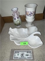 BL- 2 VASES (OLD ONE REPAIRED), LEAF TRAY>>>