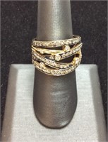 14KT GOLD & DIAMOND CHIP RING, 9.3g, SIZE 7.5