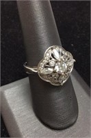 14KT WHITE GOLD RING, CLEAR STONES, 4g SIZE 8.5