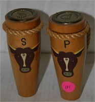 WOODEN WESTERN THEMED S/P SHAKERS