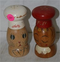 VTG SET OF SALTY AND PEPPY WOODEN S/P SHAKERS