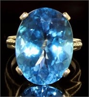 10kt Gold Oval 18.60 ct Blue Topaz Solitaire Ring