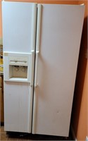 Kenmore side by side refrigerator 25 CU FT