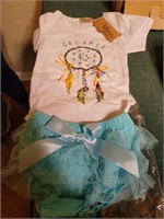 12-18month girls outfit, appears new
