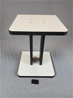 White And Black Turntable Stand•Weights