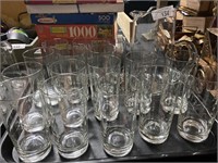 Glassware pitcher w/ drinking glasses.