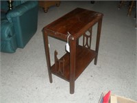 OAK END TABLE-DAMAGED