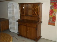 OAK HUTCH