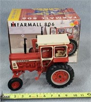 2000 IA FFA 1/16 Farmall 806 Diesel Tractor