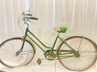 2 Schwinn Breeze Bicycles Green/Yellow