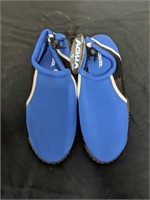 Size 9 Men's water shoes