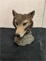 6-in wolf figurine decor
