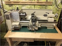 Grizzly G4000 Industrial 9"x19" Bench Metal Lathe