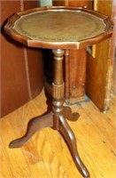 Small Pie Crust Leather Top Endstand