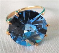 10K GOLD RING WITH BLUE STONE 5.4G SZ 9.5
