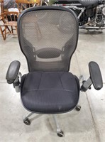 (Z) Black adjustable chair