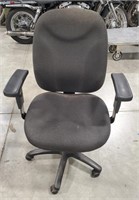 (Z) gray adjustable chair