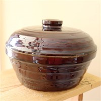 Stoneware Pot with Lid