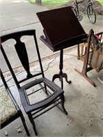 VTG ROCKING CHAIR AND EASEL/ PODIUM